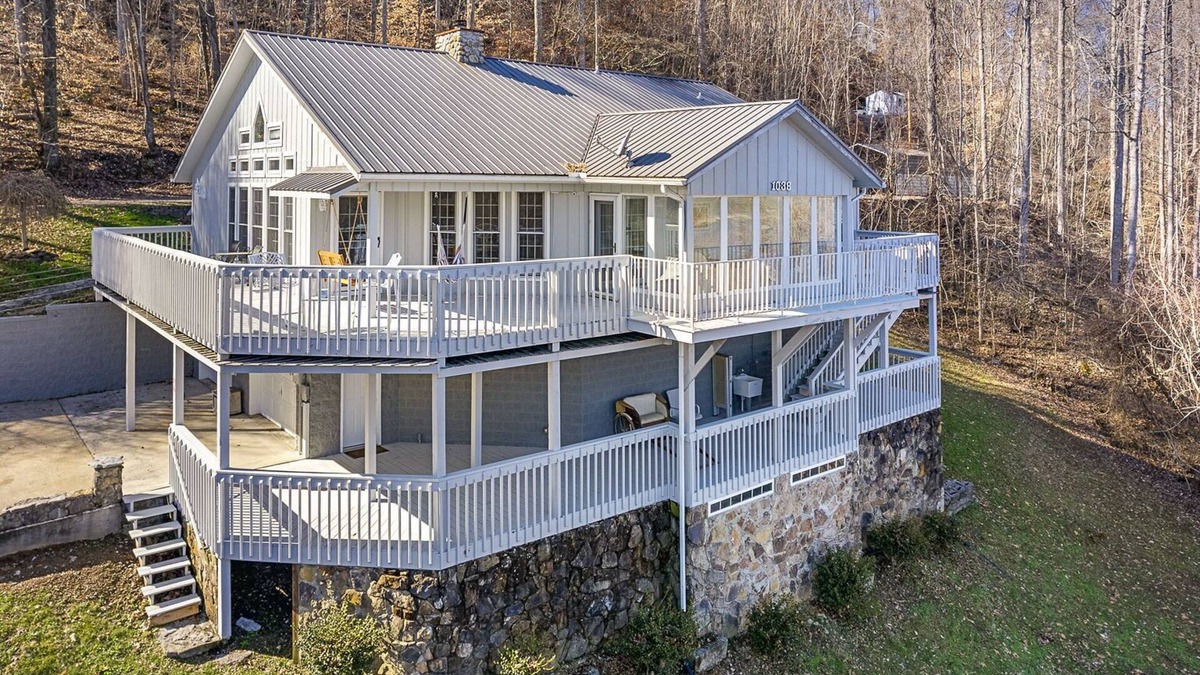 Smithville Ski Chalet | Scout's Hideaway (Dog-Friendly) Over Looking Center Hill Lake