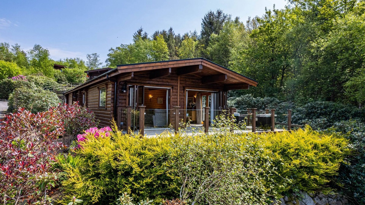 Rockcliffe Cottage | Screel View - a lodge that sleeps 6 guests in 3 bedrooms