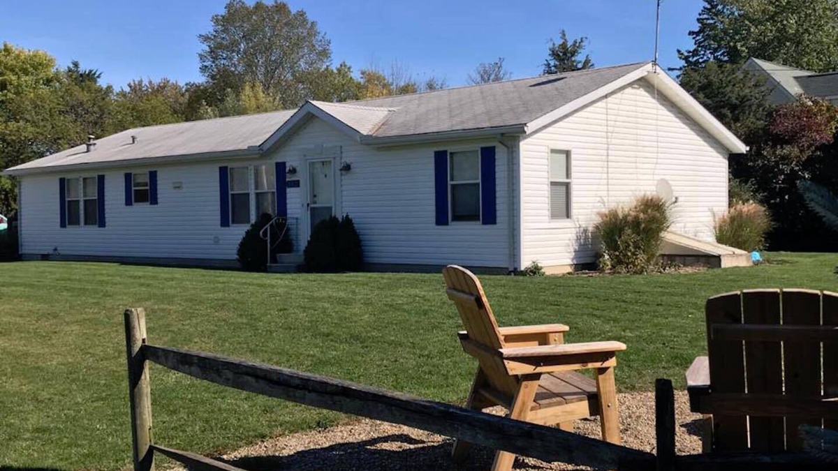 Kelleys Island House | Screened in back porch is a haven!