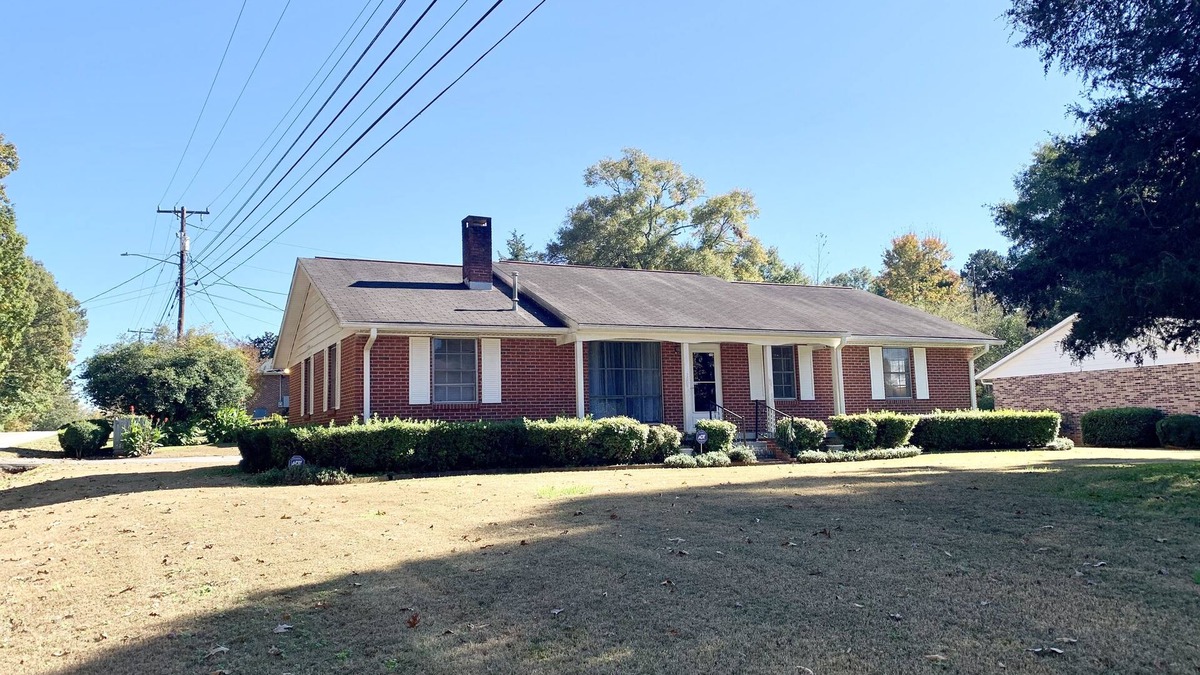 Pendleton House | Screened in Porch, Fenced Yard, Close to it All