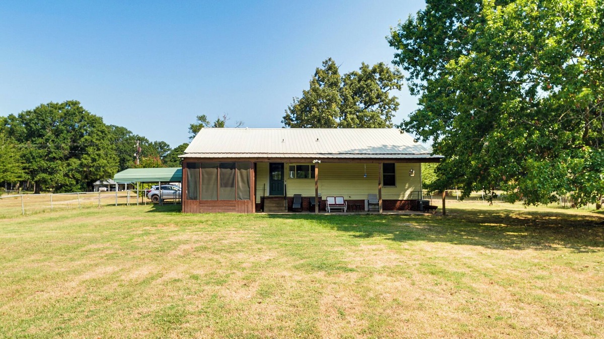 Jasper Heights House | Screened Patio + Fire Pit: Peaceful Marshall Home