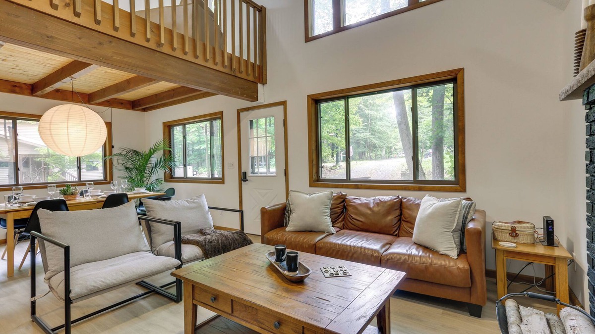 Hamlin House | Screened Porch & Grill: Lake Ariel Vacation Rental
