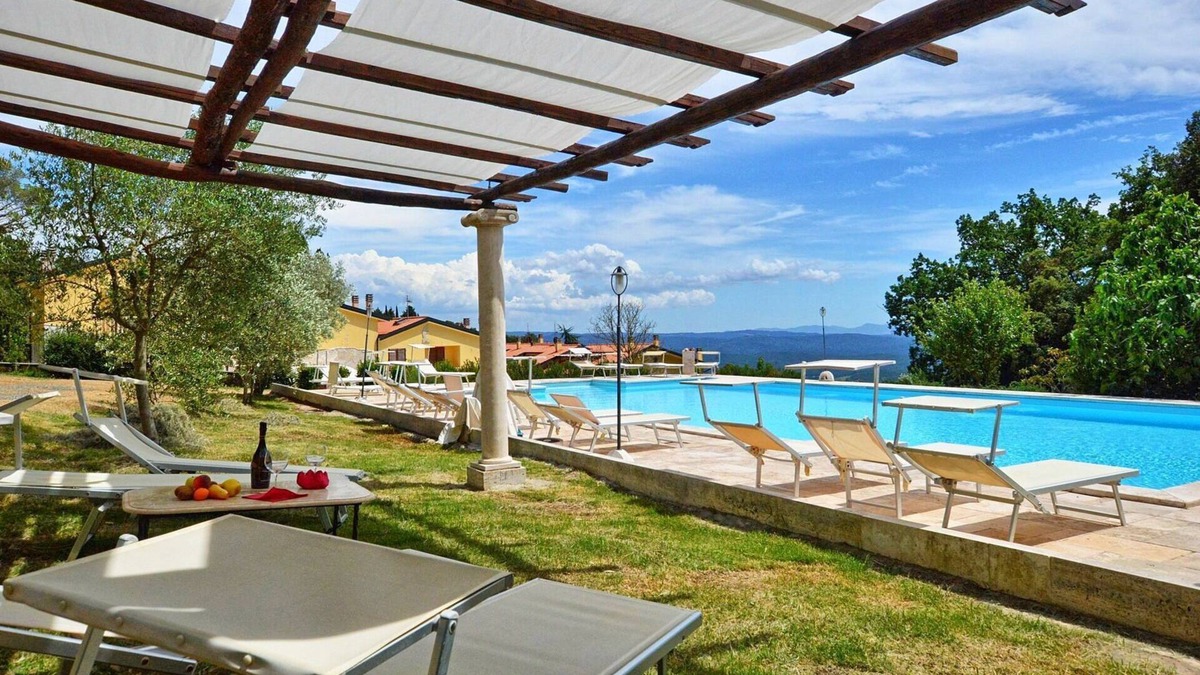 Monteverdi Marittimo Apartment | Sculture 2 - Holiday Rental with swimming pool on the Tuscan Coastline