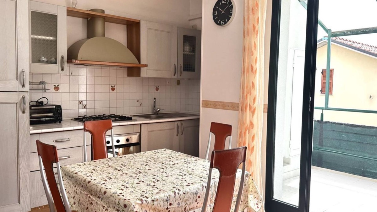 Marzocca Apartment | SE095 - Marzocca, three-room apartment convenient to the sea and services