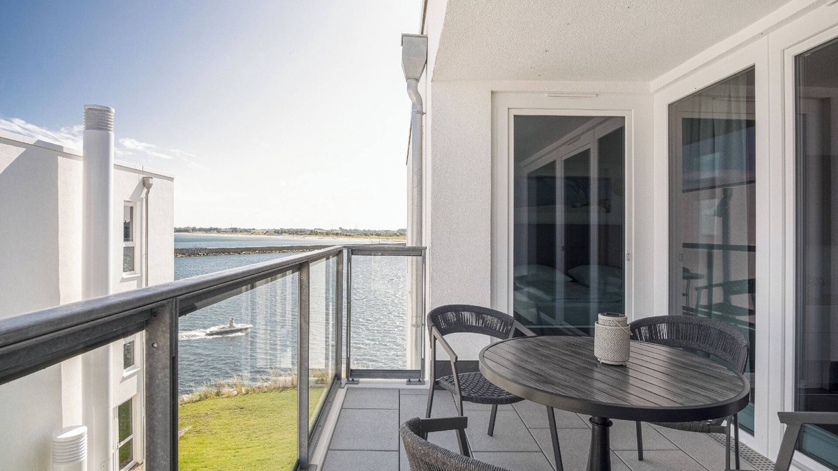 Kappeln Apartment | Sea air - 1st row on the water, balcony, indoor swimming pool, underground parking space