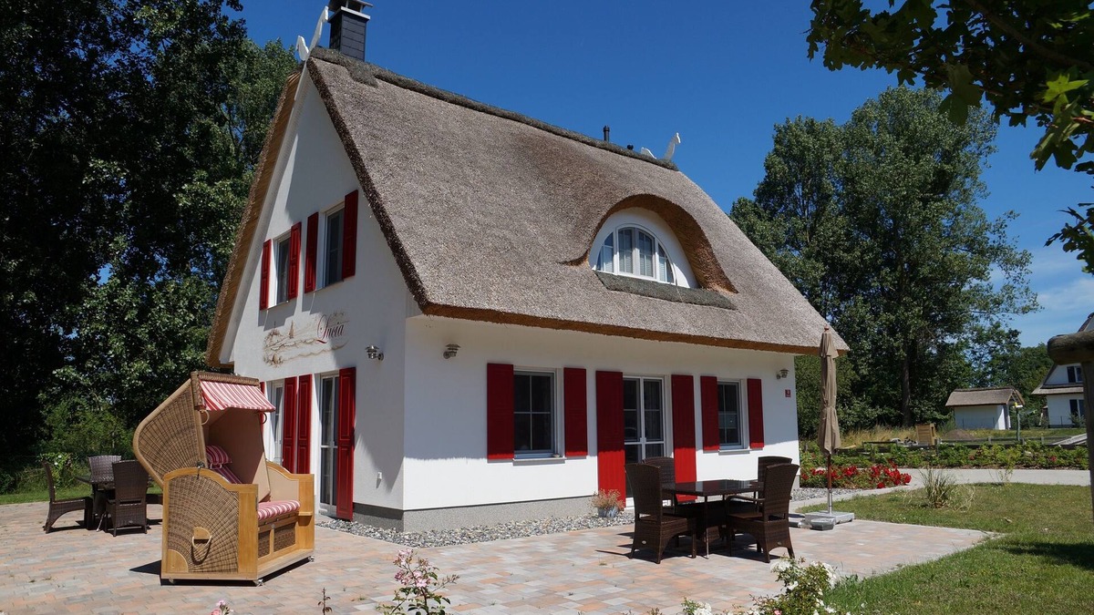 Glowe House | Sea air and the sound of waves - vacation in the comfortable thatched house Lucia in Glowe