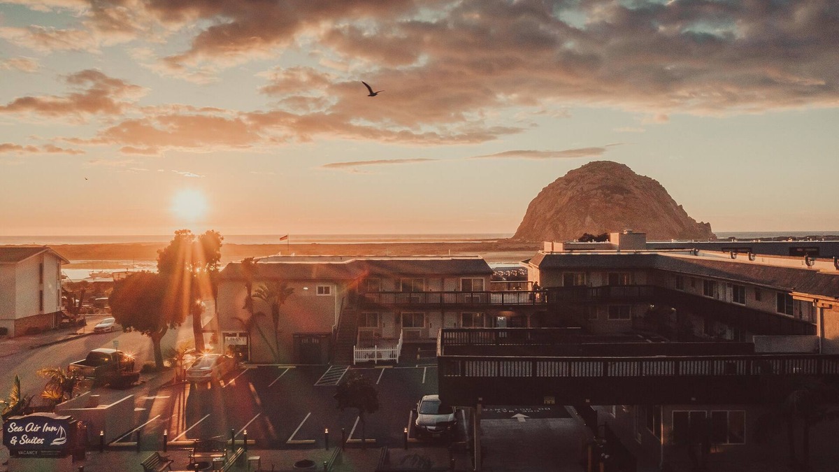 Morro Bay Hotel | Sea Air Inn & Suites - Downtown - Restaurant Row