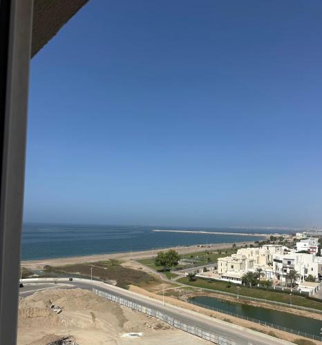 Al Ghubrah Ash Shamaliyyah Apartment | Sea and lake view apartment