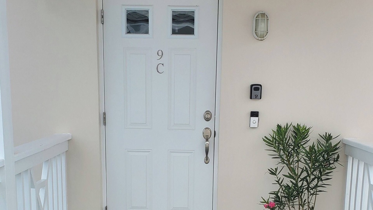 Palm Cay Apartment | Sea Biscuit- Beachfront Community with Pool and Restaurant