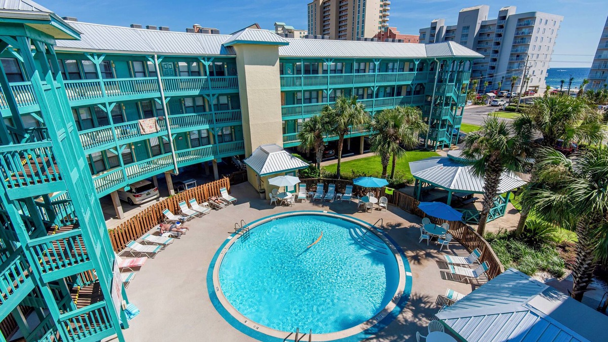 Gulf Shores Condo | Sea Breeze 216: 2BR Sea Breeze condo across street from the Gulf, pool & BBQ