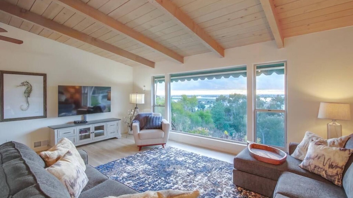 Bay Park House | Sea Breeze and Sunsets - Close to all - inquire about specials - Split Air cond