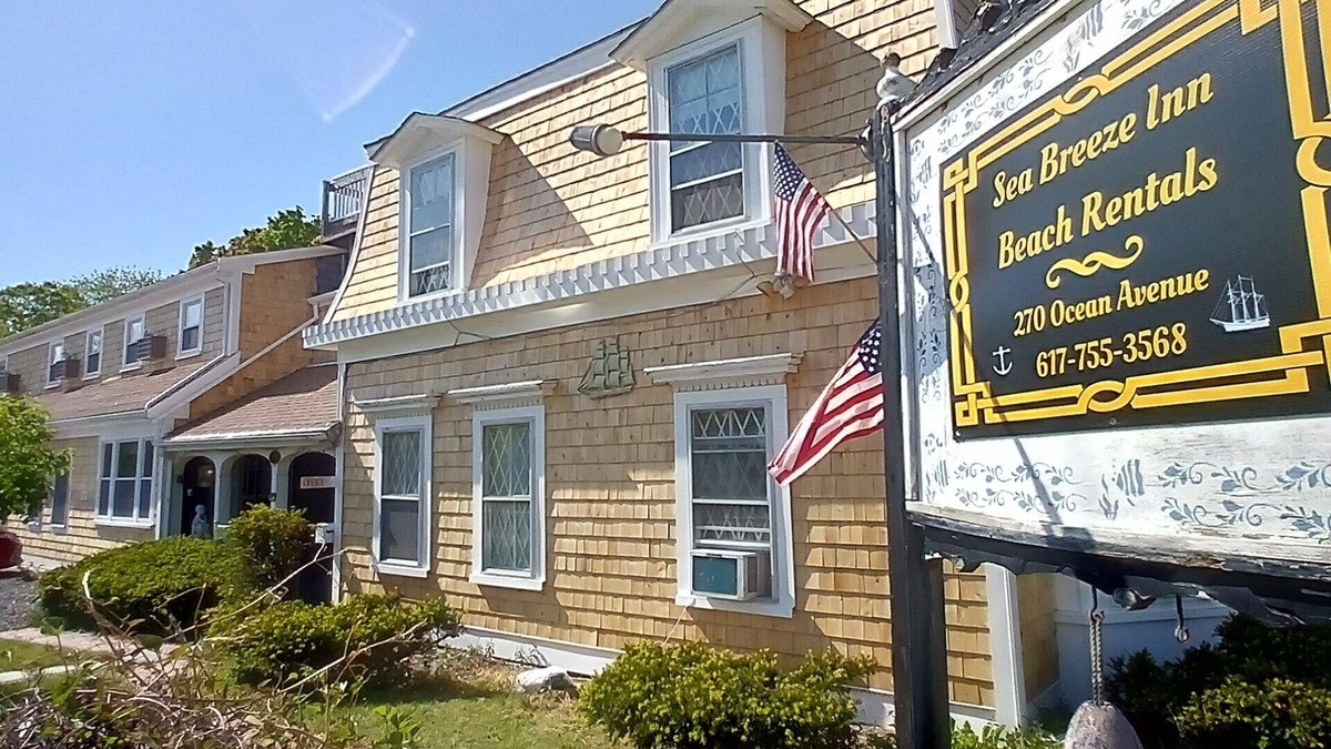 Hyannis House | Sea Breeze Inn