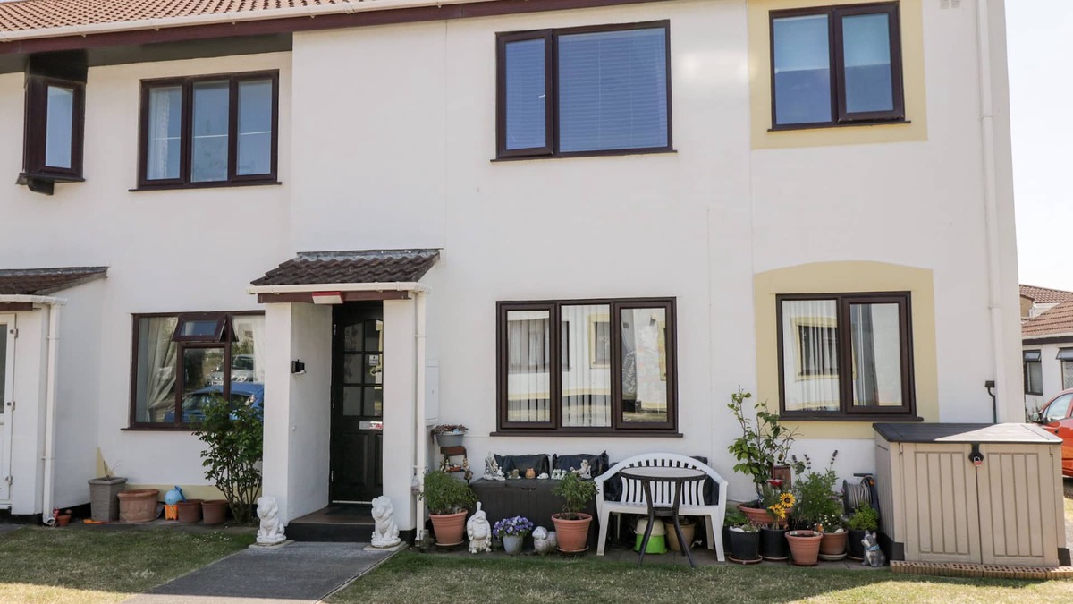 Brean Cottage | SEA BREEZE, pet friendly, country holiday cottage in Brean