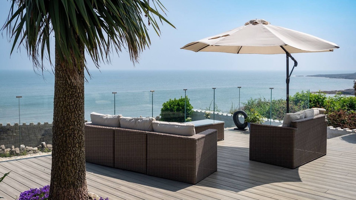 Moelfre Cottage | Sea Breezes - sleeps 2 guests in 1 bedroom