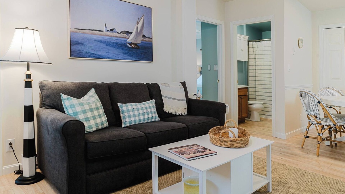 Moody House | Sea Crescent Cottage - Renovated, Near Beach & Downtown | Pool Hot Tub Bikes Fire-pit