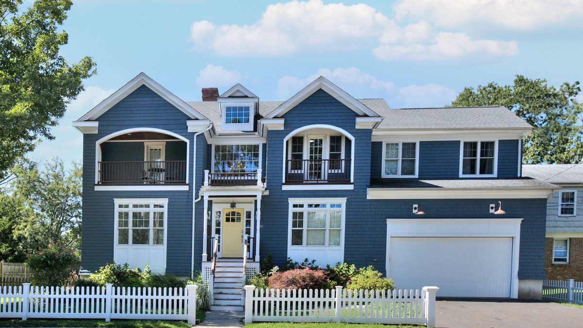 Fairfield House | "Sea-Duced" by the Beach! Entire Home Near Downtown Fairfield