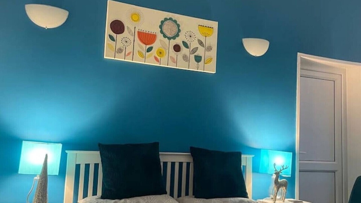 Portsmouth Apartment | Sea from the sofa, Large 3 Bedroom, 2 Bathroom