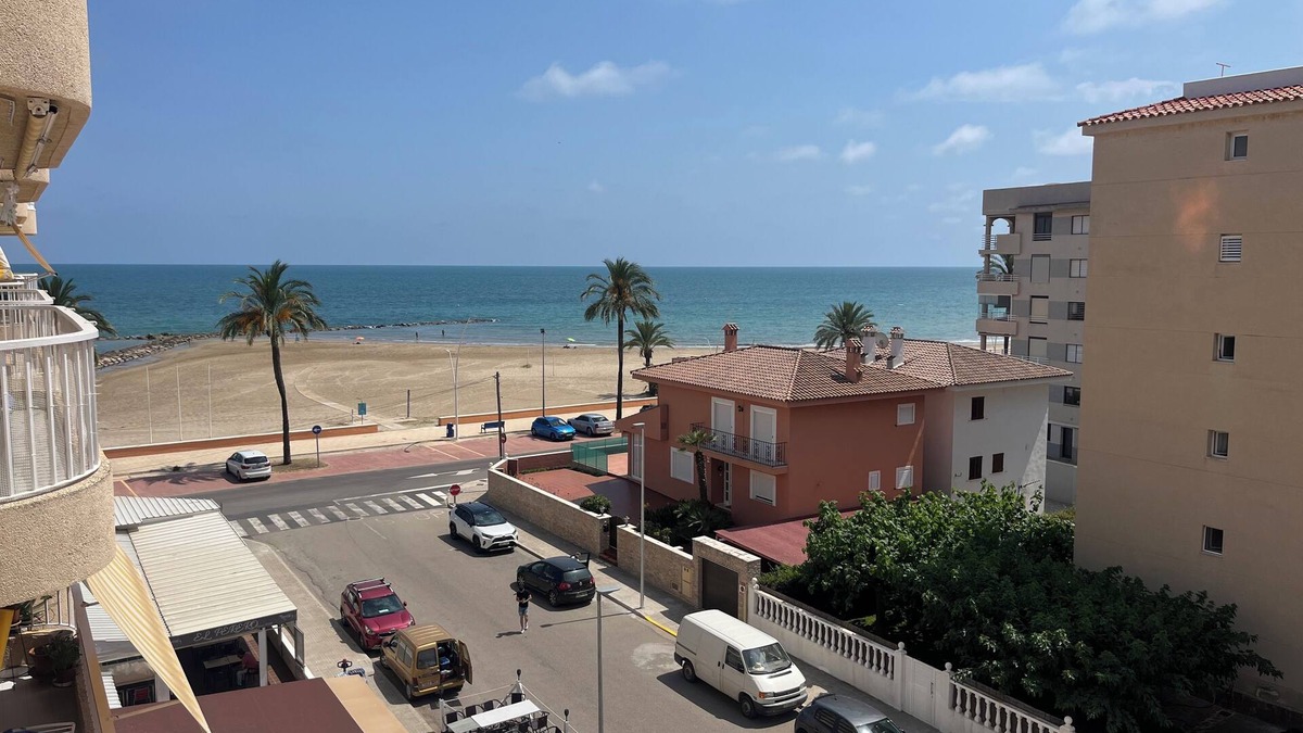 Torreblanca Apartment | Sea front 2-bedroom apartment with al fresco terrace