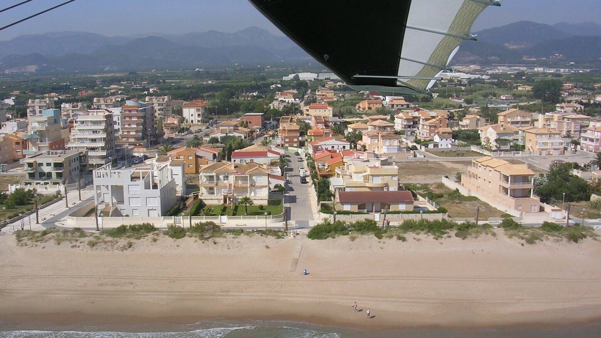 Oliva Apartment | Sea Front Apartment at Oliva Beach. Free Wi-Fi Internet.