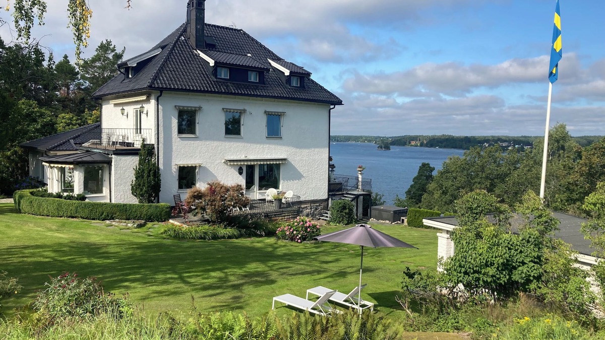 Gashaga House | Sea front ex-Embassy residence near Stockholm