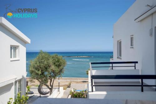 Oroklini Apartment | Sea Front Luxury Apartment