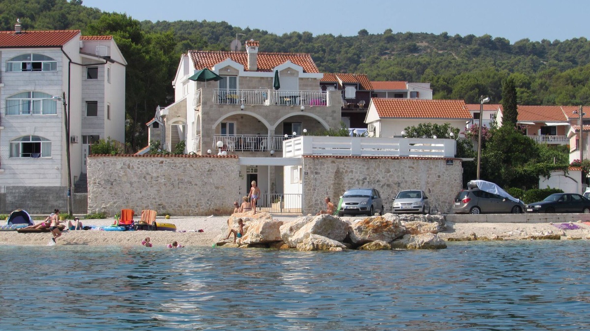 Slatine Apartment | Sea front stone house