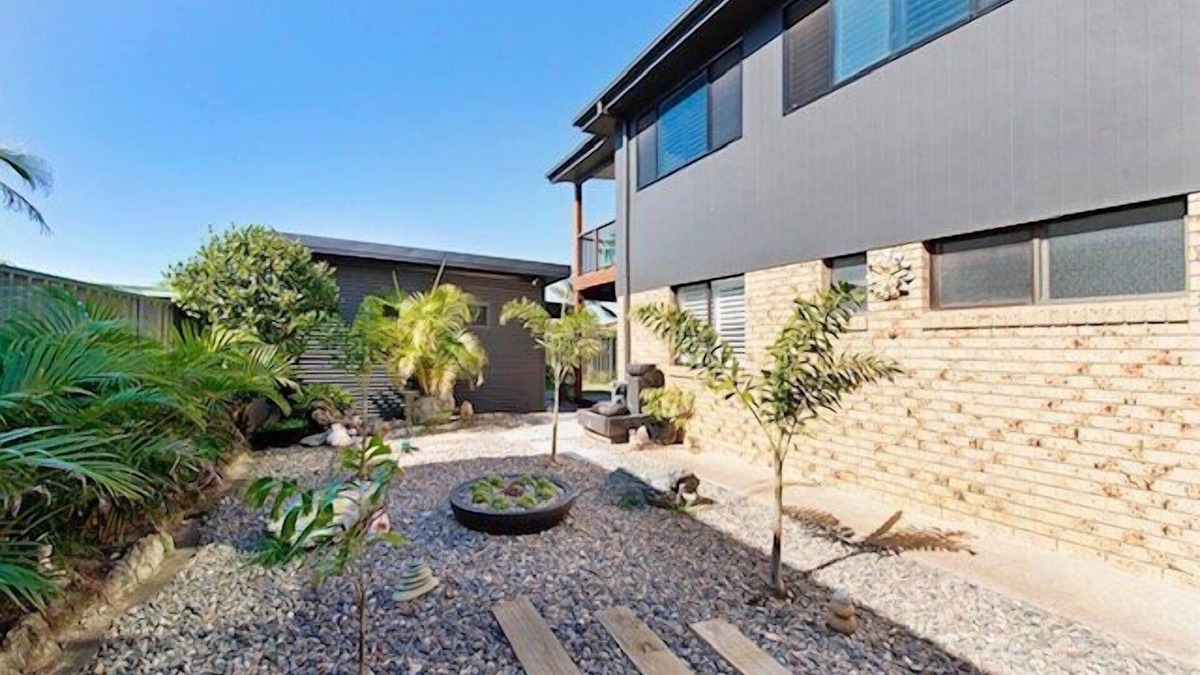 Lake Cathie Apartment | Sea-Gem - walk to beach, lake, shops