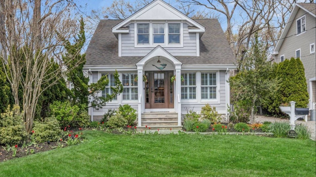 Sea Girt House | Sea Girt, New Jersey - Mermaid’s Enchanted Cottage- 5 Min walk to Beach