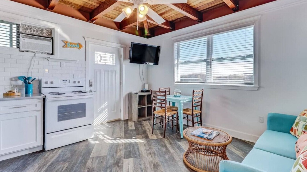 Fernandina Beach Apartment | Sea Glass Cottage #3 | Renovated | Beachfront w/Dune Views | Outdoor Courtyard