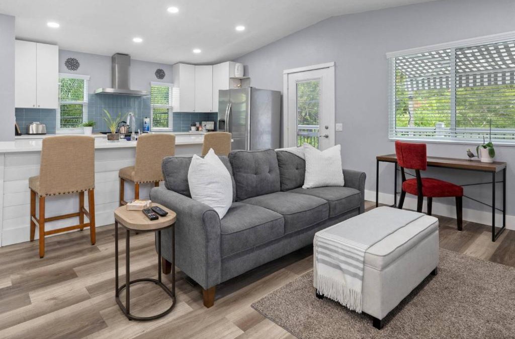 Allendale Terrace House | Sea Glass Cottage - minutes to Downtown St Pete and the beaches