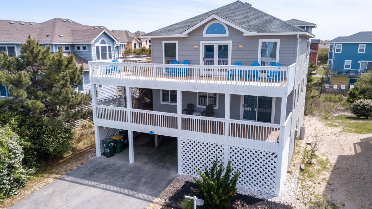 Corolla House | SEA-GO in Corolla, NC. OCEANSIDE! 4 min. walk to beach, PET FRIENDLY!