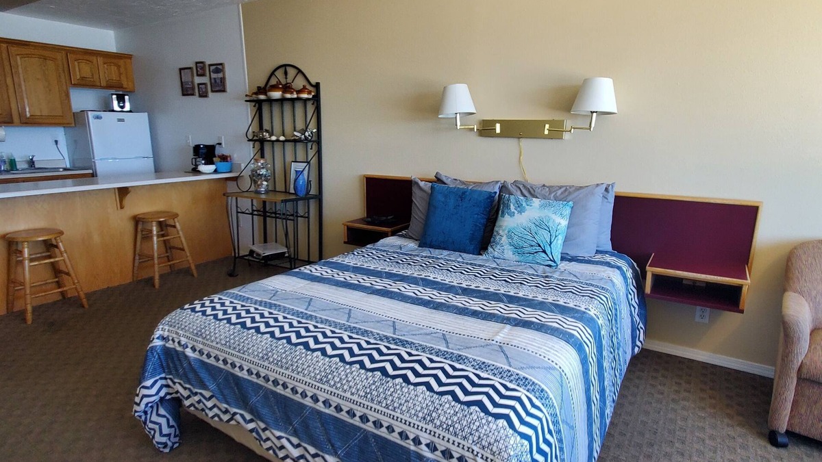 Lincoln City Condo | Sea Gypsy Oceanfront Condo, Sunsets, Bonfires, Your vacation starts here!