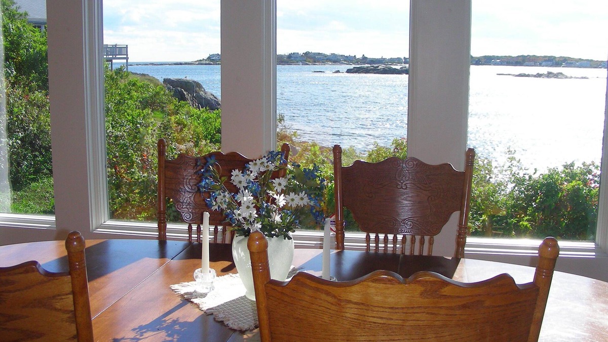 Fortunes Rocks Cottage | 'Sea Haven' 3 BR Oceanfront plus short walk to Fortunes Rocks Beach