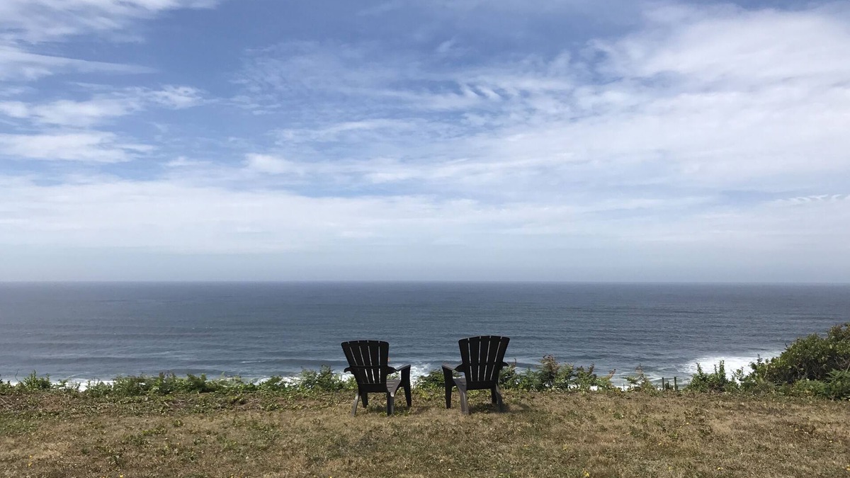 Lincoln City House | Sea Haven Bungalow!