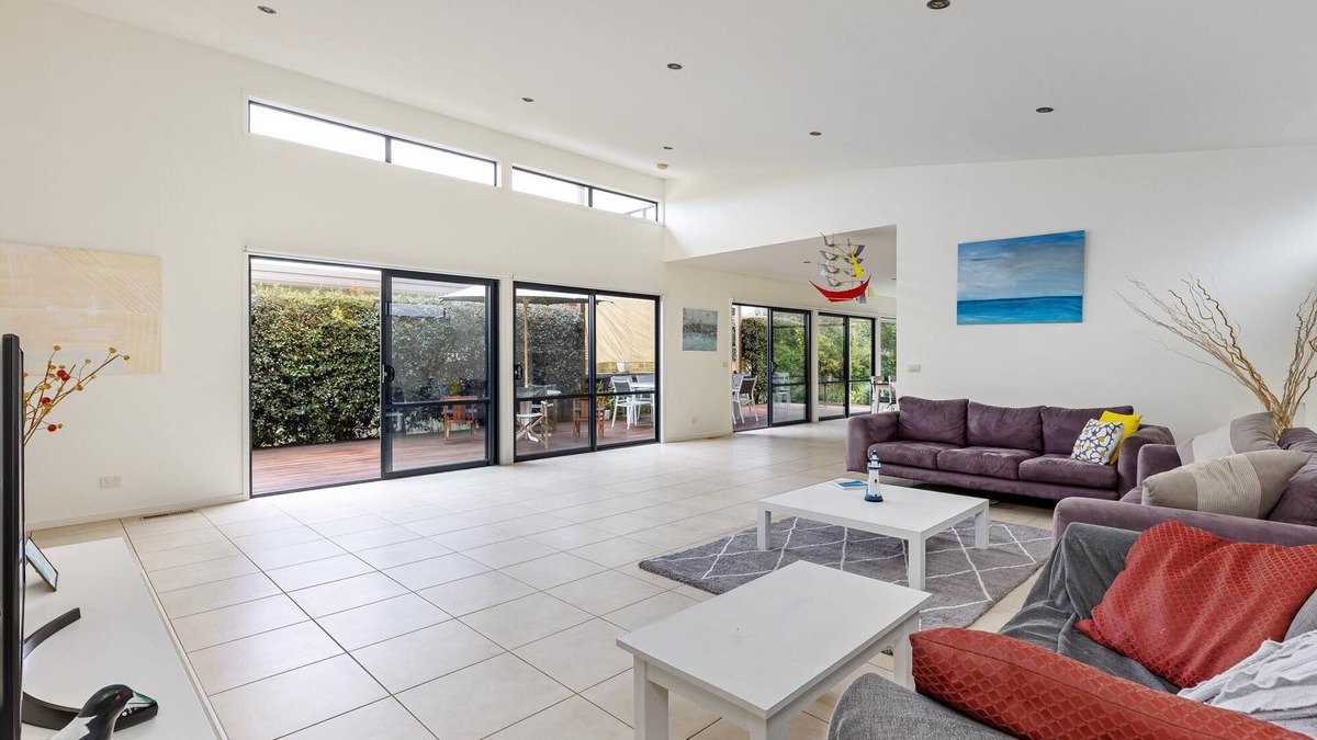 McCrae House | Sea Haven McCrae - 1 NIGHT FREE!* - Stunning coastal views, tranquil family retreat, close to beach