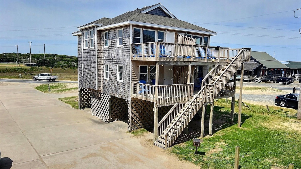 Hatteras Island Cottage | Sea Horse- Oceanside- Only a short Walk to Beach- Community Pool & Spa