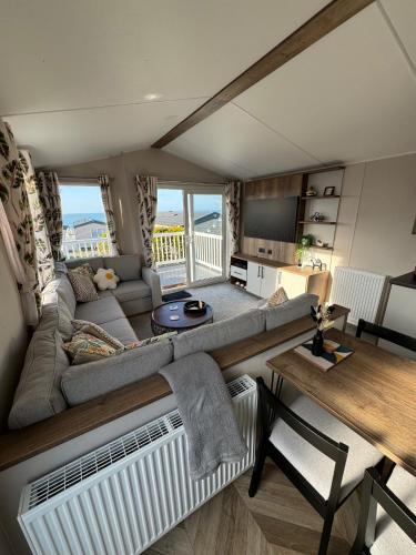 Llanllwchaiarn House | Sea La Vie Lodge