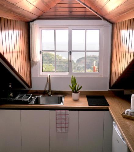 Faial Apartment | Sea & Mountain View Lombo de Cima House BBQ & Wifi