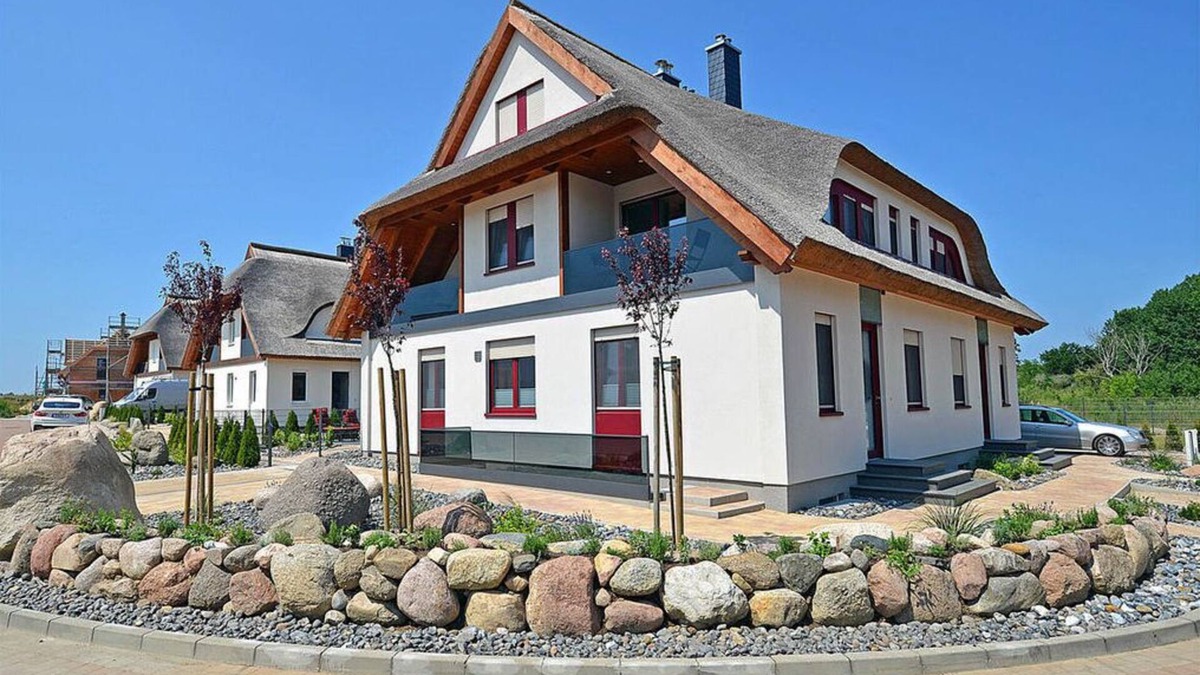 Glowe House | Sea noise 18 Comfortable holiday residence