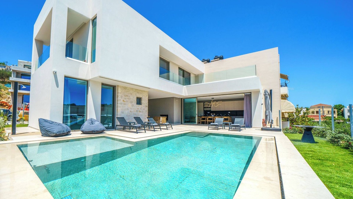 Makrys Tichos Villa | Sea Novels Villa: Walk to Beach & Near Chania/Private Pool/Games Room