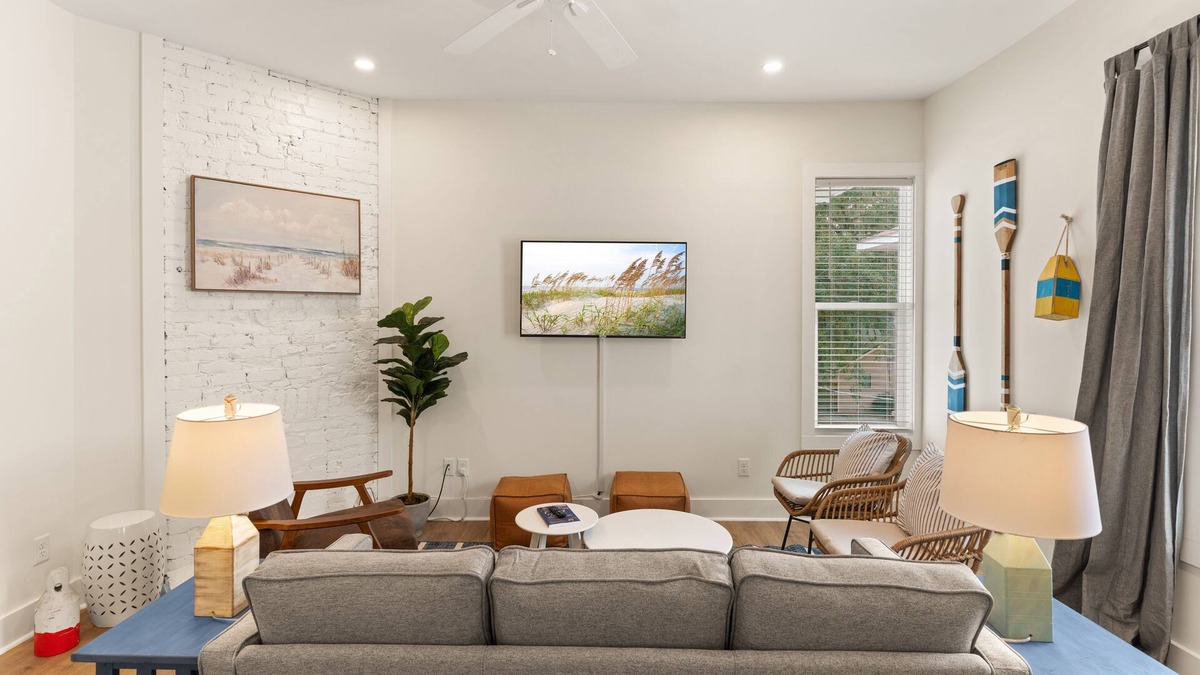 Brunswick House | Sea on Wolfe | 2 Bed, 1 Bath