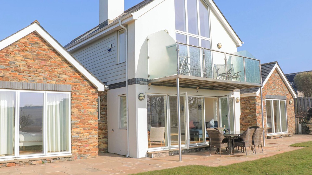 Thurlestone Cottage | SEA PEEP, family friendly, luxury holiday cottage in Thurlestone