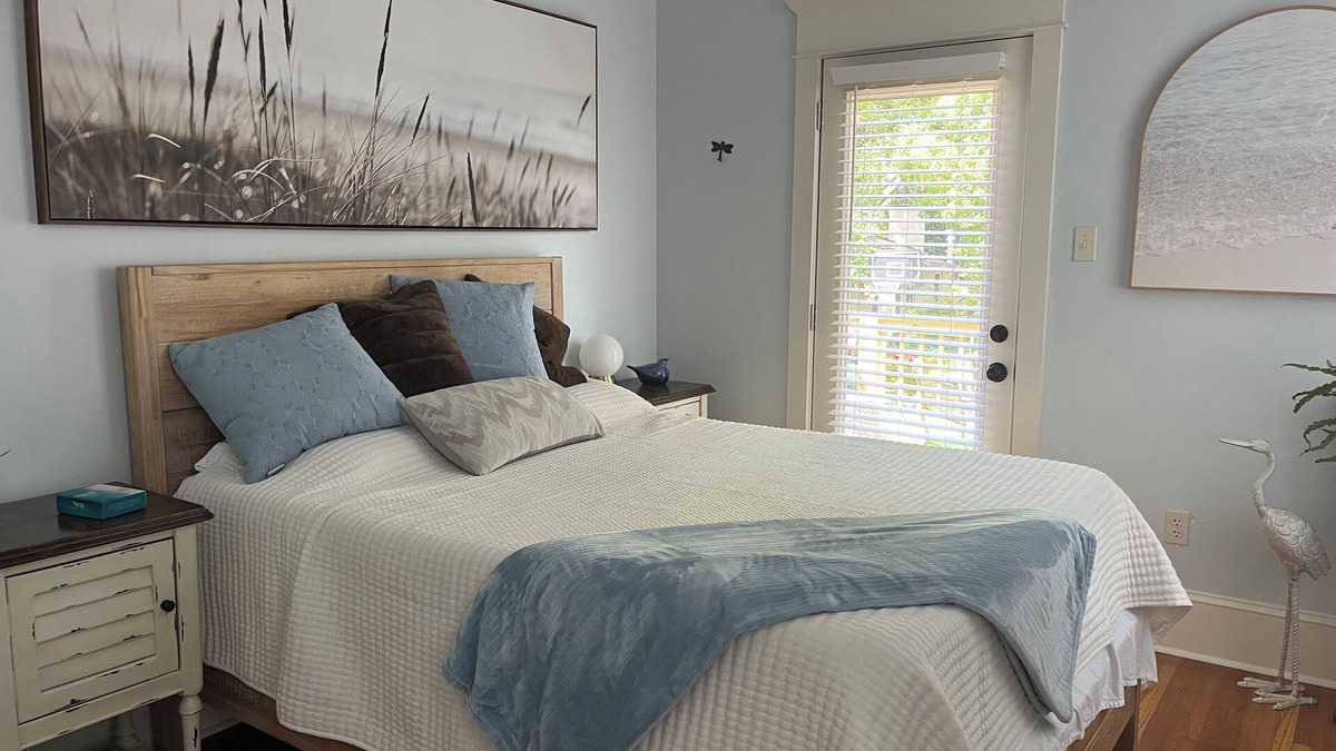 Oakwood Historic District Bed & Breakfast | Sea Room at The Dragonfly Inn
