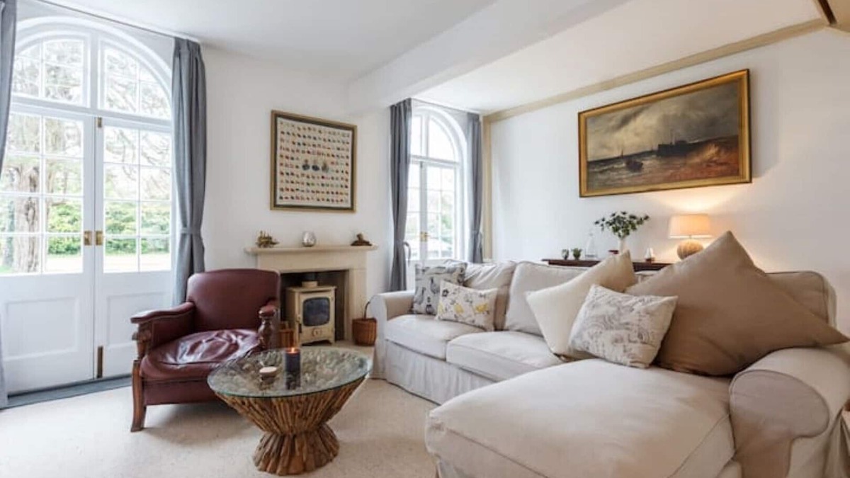 Southampton Cottage | Sea, sand shingle, nature and forest