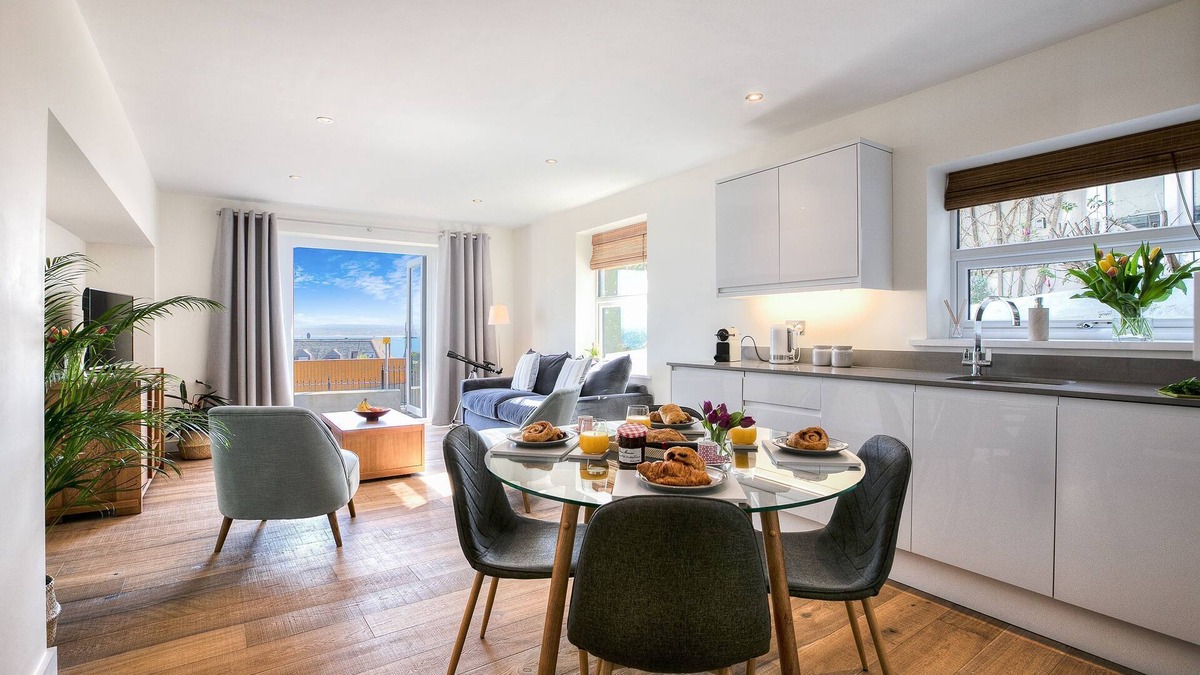 St Ives Apartment | Sea Scapes – Sleeps 2/4 – Sea Views – Parking - Dog Friendly