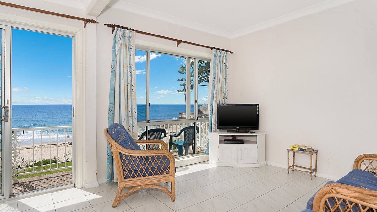 The Entrance Apartment | Sea Spray Apartments, Unit 4