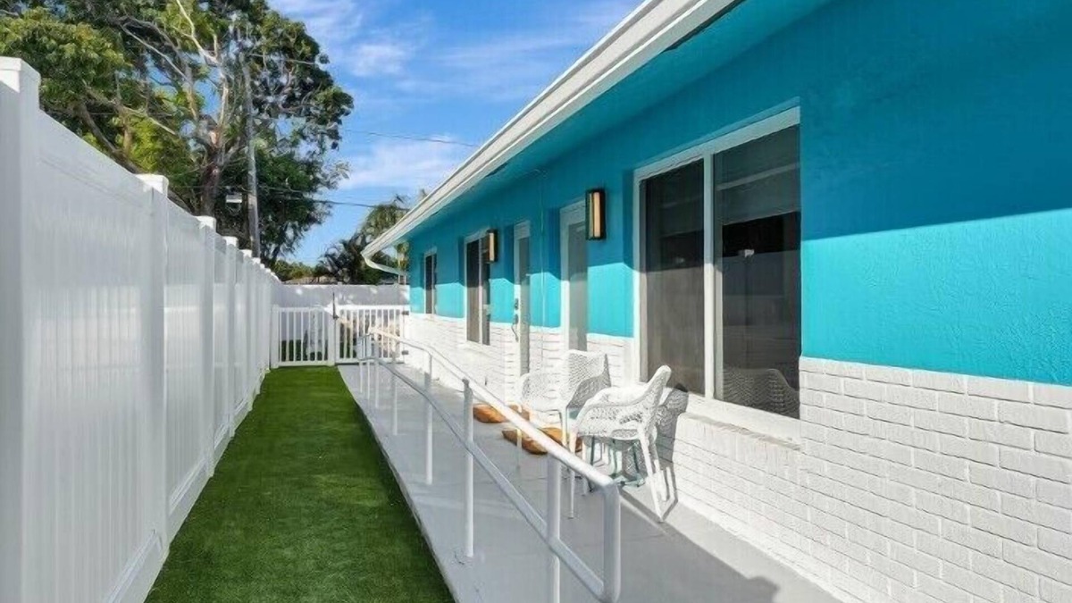 Edgewood House | Sea star is a private duplex in a great location off the beaten path.
