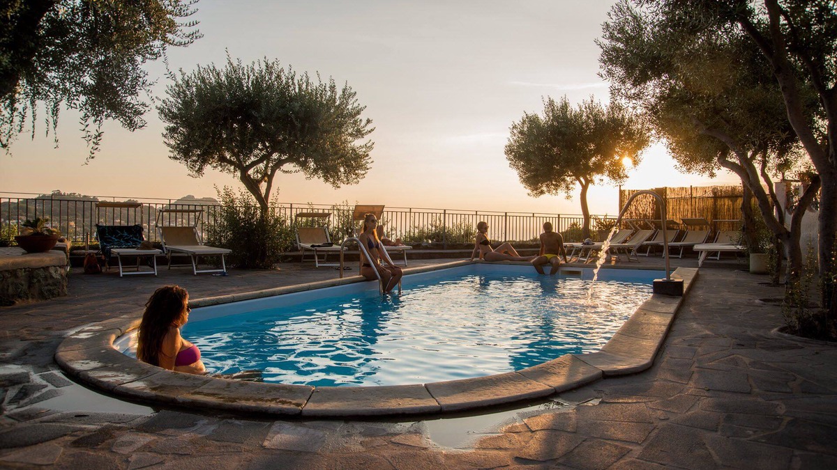 Succhivo Apartment | Sea view 4 beds with hot pool, whirlpool, turkish bath and parking