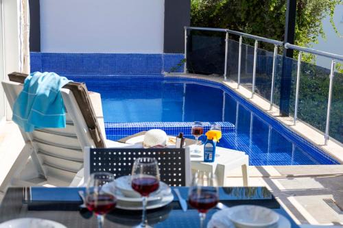 Kalkan Apartment | Sea view 5 En-suit villa, pool heatable, free WIFI VillaHappy in Kalkan