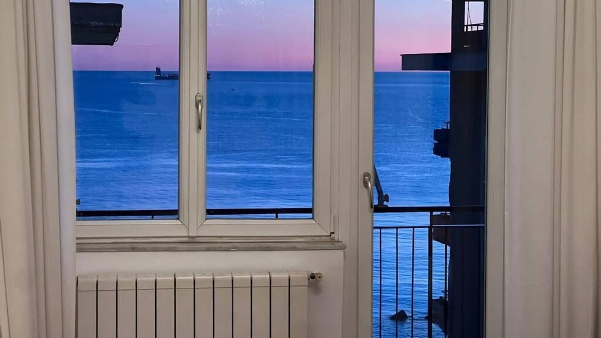 Salerno Apartment | Sea view apartment in the city center, 3 minutes from the station and port
